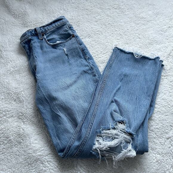 Abercrombie and Fitch 90s Straight Ultra High Rise Distressed Jean Size 28/6 - Picture 1 of 7